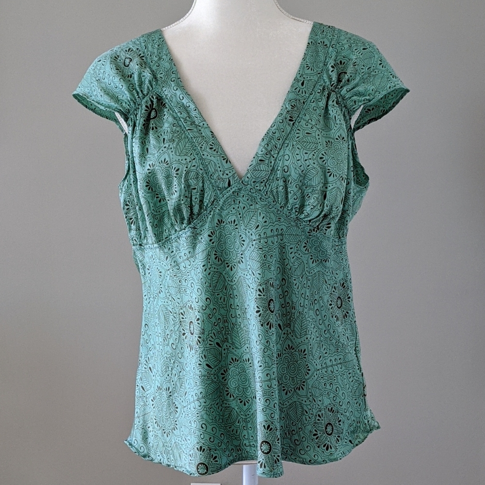New York & Company Silk Top Shirt Cap Sleeve V Neck Back Size L